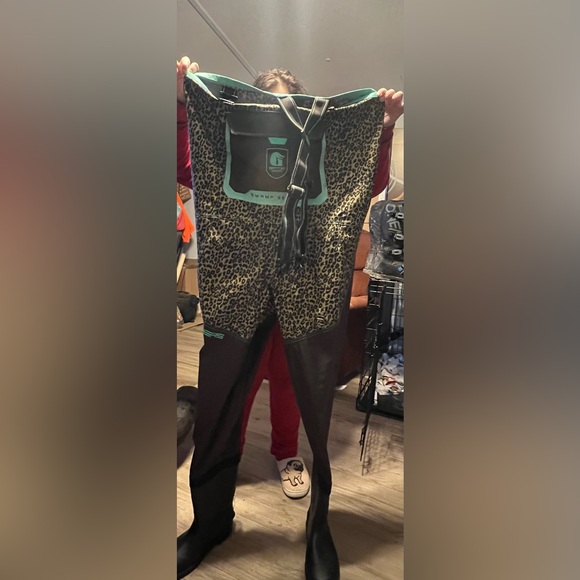 Gator waders swamp series 
Like New
Large 9 - Picture 2 of 4
